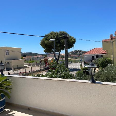Mare I Kate Apartmani Tribunj  Exterior photo