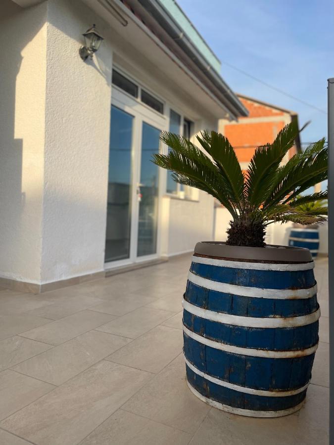Mare I Kate Apartmani Tribunj  Exterior photo