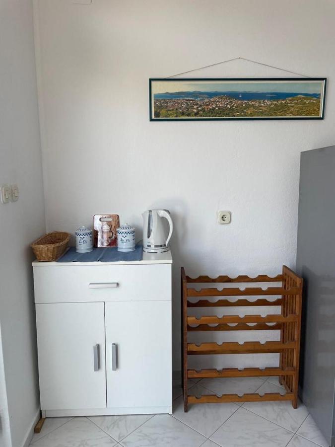 Mare I Kate Apartmani Tribunj  Exterior photo